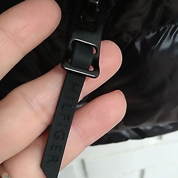 Tommy Hilfiger NWT Men's Black Shine Hooded Puffer Coat. Size Small - Picture 5 of 16